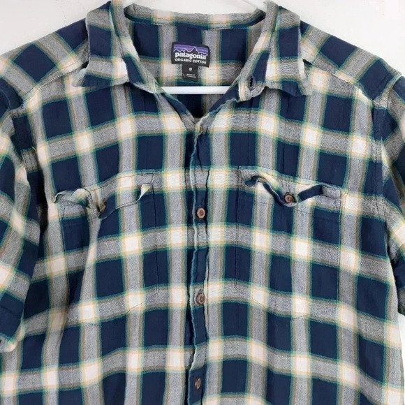 Patagonia Button down Size Medium EUC - Picture 3 of 7